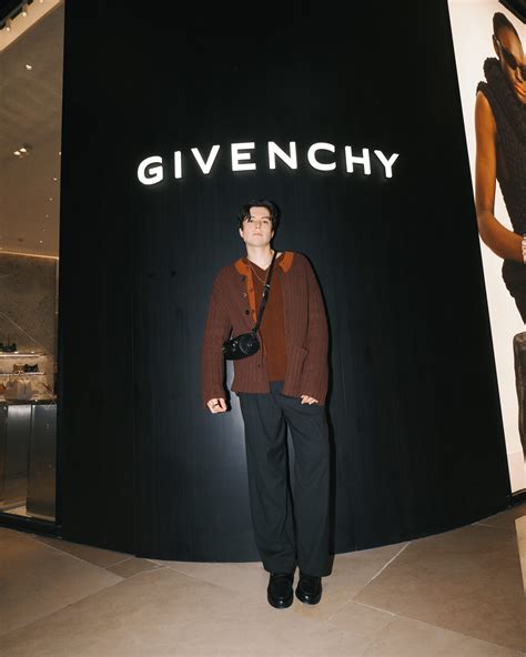 givenchy vs versace|what do Givenchy wear.